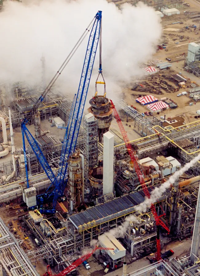 PHOTO rigging refinery regen head